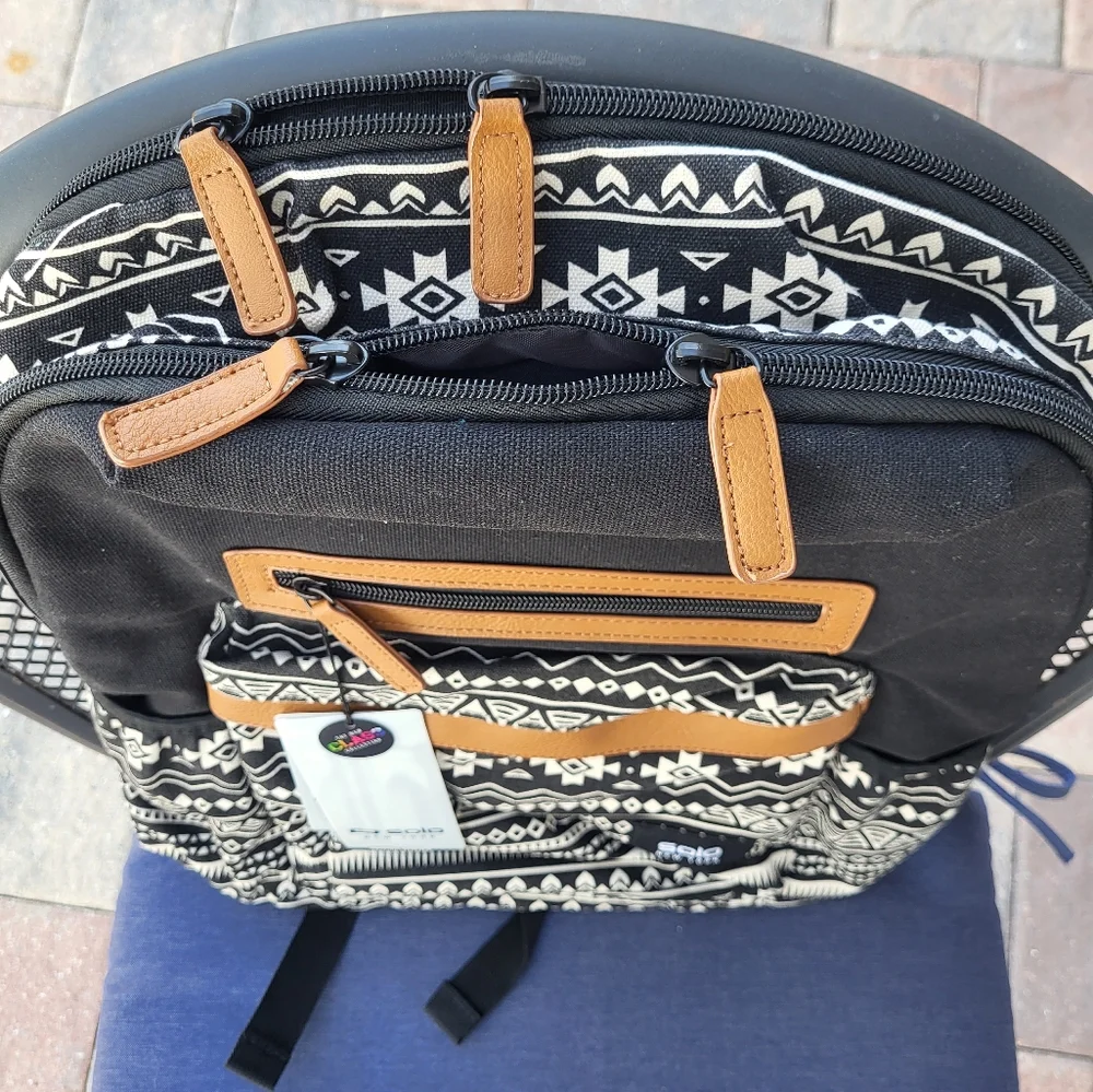 Backpack - Picture 2 of 4